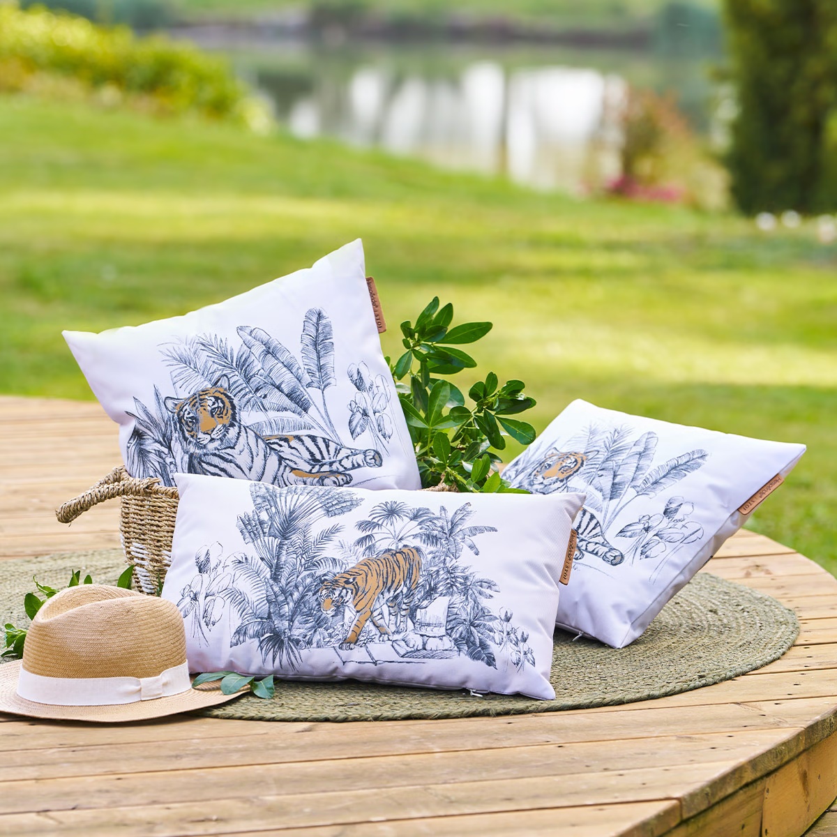 outdoor cushion maoria tiger design