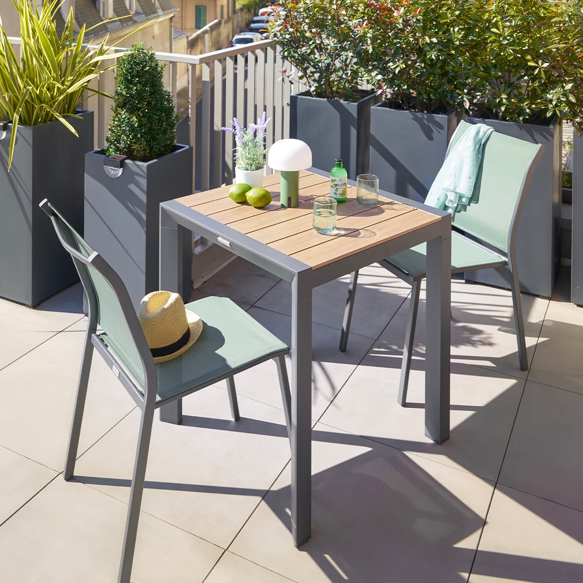 garden table set evasion honey graphite and 2 stackable chairs essentia