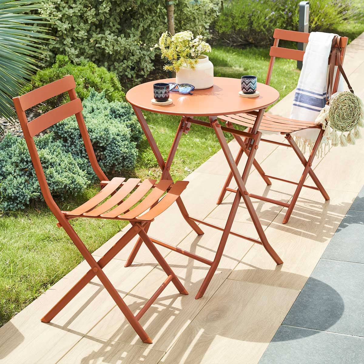 folding round garden table set   2 chairs greensboro amber
