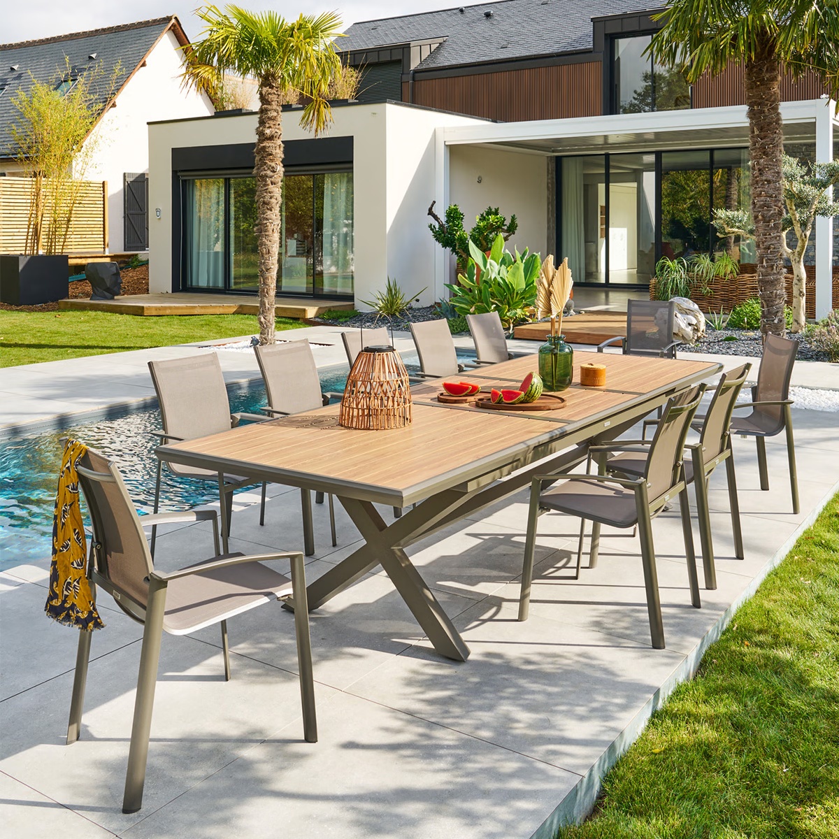 extendable garden table axiome wood effect   10 axant chairs