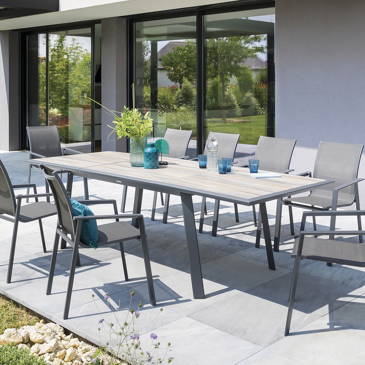 1 garden table pavane graphite   10 armchairs axant