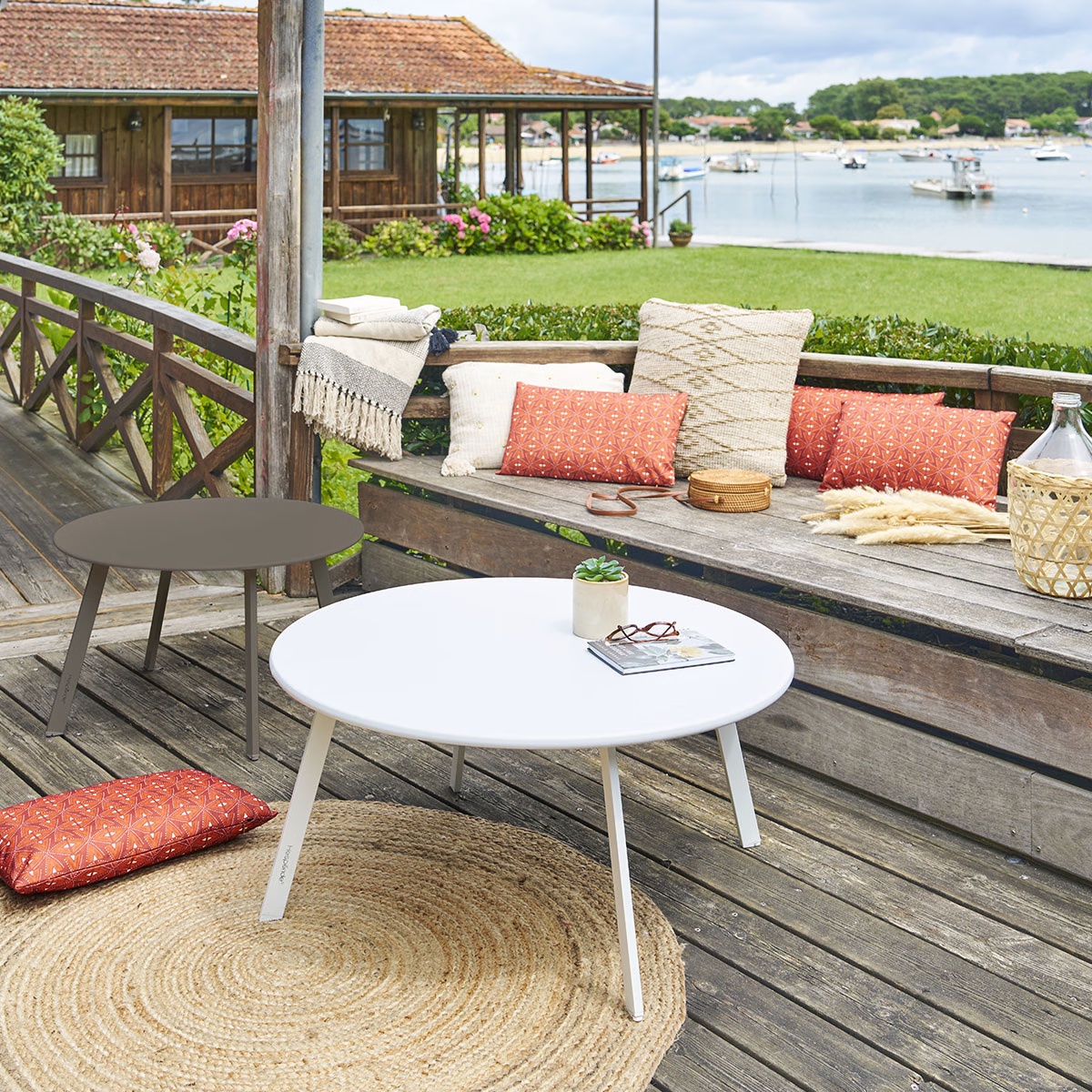 round garden side table saona matte white