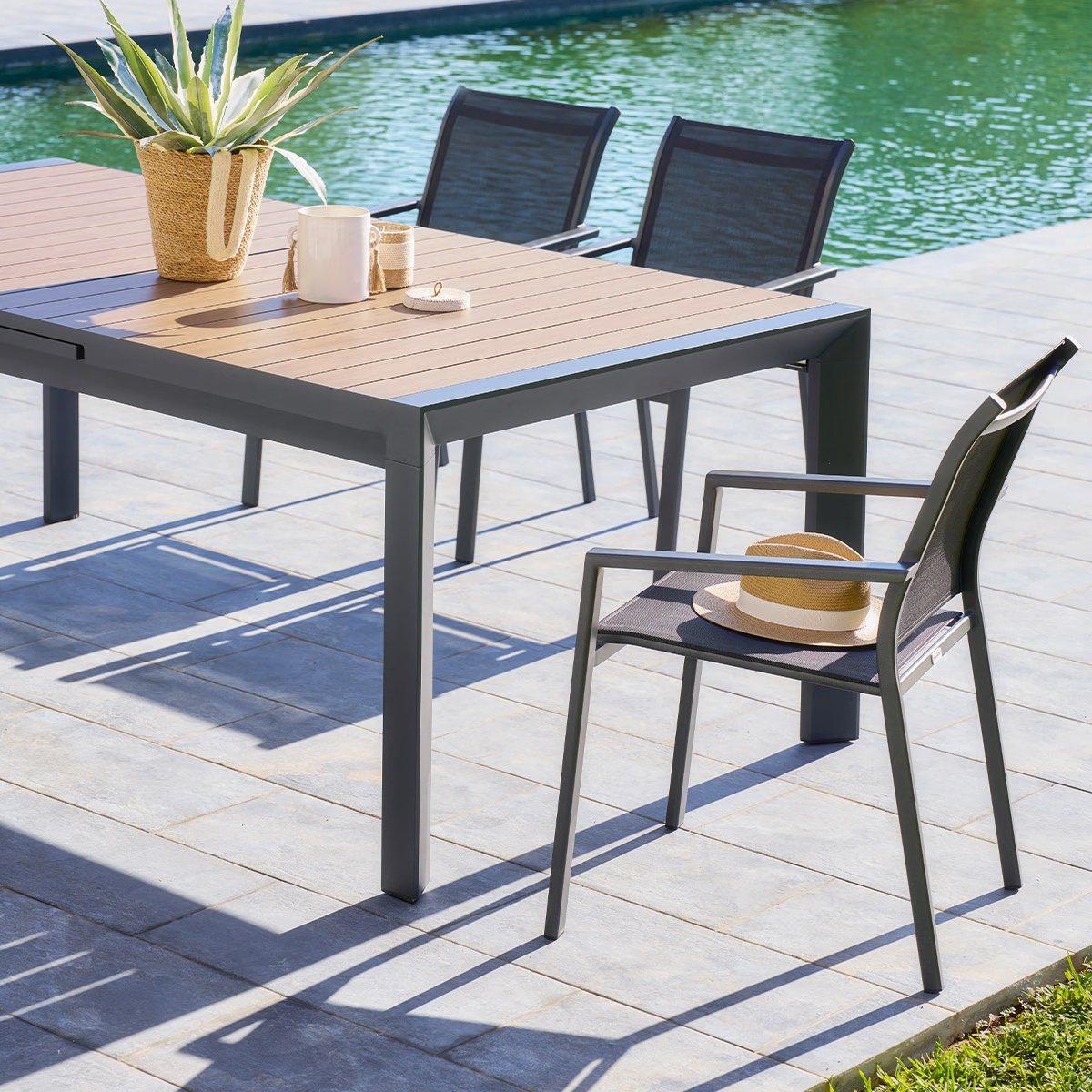 extendable garden table evasion wood effect honey graphite